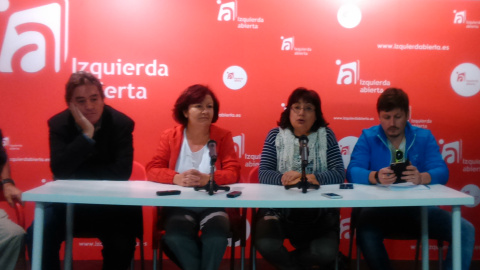 Esperanza Martínez y Montse Muñoz (Centro) durante la rueda de prensa.- PÚBLICO Esperanza Martínez y Montse Muñoz (Centro) durante la rueda de prensa.- PÚBLICO