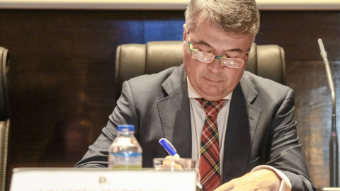 El abogado Agustín Martínez Becerra, defensor de cuatro de los cinco miembros de 'La Manada', al comienzo de la mesa redonda organizada por el Colegio de Abogados de Zaragoza sobre los juicios paralelos. EFE/ Javier Cebollada El abogado Agustín Martínez Becerra, defensor de cuatro de los cinco miembros de 'La Manada', al comienzo de la mesa redonda organizada por el Colegio de Abogados de Zaragoza sobre los juicios paralelos. EFE/ Javier Cebollada