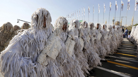 Soldados camuflados del Ejército iraní marchan durante el desfile militar celebrado en Teherán con motivo del aniversario del inicio de la guerra de 1980 con Irak, que duró hasta 1988. EFE/ABEDIN TAHERKENAREH