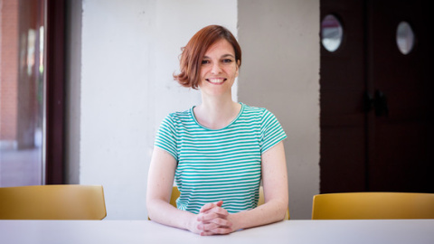 Almudena M. Castro posa para SINC en la sala de estudiantes de la Universidad Carlos III de Madrid. / Álvaro Muñoz Guzmán / SINC Almudena M. Castro posa para SINC en la sala de estudiantes de la Universidad Carlos III de Madrid. / Álvaro Muñoz Guzmán / SINC