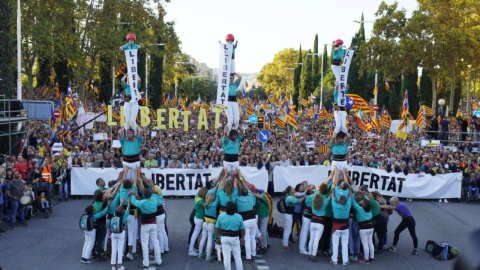 Castells aixecats durant la manifestació / Joel Kashila Castells aixecats durant la manifestació / Joel Kashila