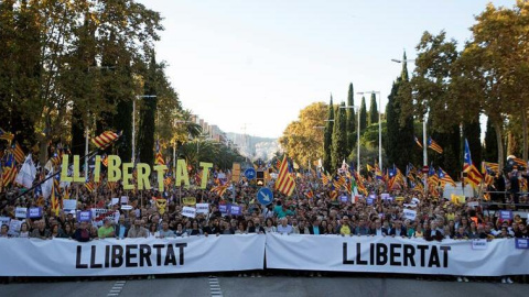 Manifestació unitària contra la sentència del Tribunal Suprem als líders independentistes al carrer Marina. EFE Manifestació unitària contra la sentència del Tribunal Suprem als líders independentistes al carrer Marina. EFE