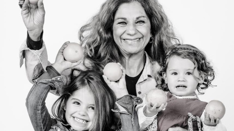 La actriz y cantante Lolita, otra de famosas que participa en el Calendario Benéfico SECOE. / Íñigo Plaza