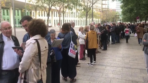 Cola de personas en la Ciutat de la JustÃcia para inculparse del 1-O Cola de personas en la Ciutat de la JustÃcia para inculparse del 1-O