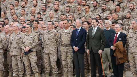 Tropas españolas junto a Mariano Rajoy el ministro de Defensa, Pedro Morenés. Tropas españolas junto a Mariano Rajoy el ministro de Defensa, Pedro Morenés.