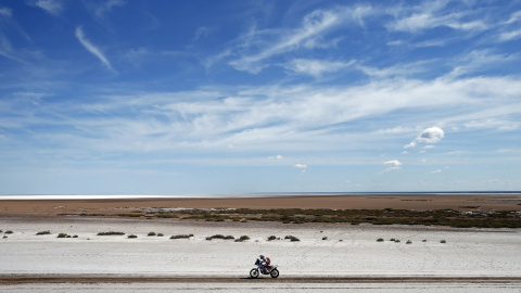 El polaco Jakub Przygonski, durante la segunda etapa. REUTERS/Jean-Paul Pelissier