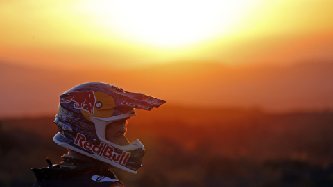 Marc Coma antes de tomar la salida de la segunda etapa. REUTERS/Jean-Paul Pelissier