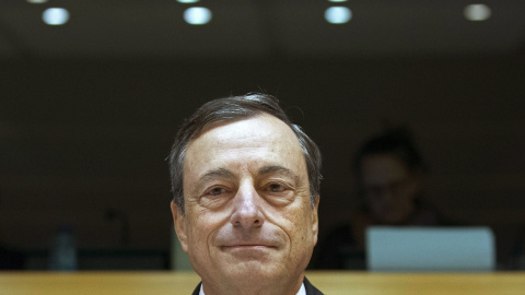 El presidente del BCE, Mario Draghi, durante su intervención en la Comisión de Asuntos Económicos y Monetarios del Parlamento Europeo. REUTERS/Yves Herman El presidente del BCE, Mario Draghi, durante su intervención en la Comisión de Asuntos Económicos y Monetarios del Parlamento Europeo. REUTERS/Yves Herman