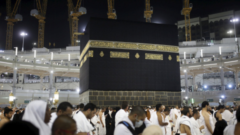 Rezos en el interior de la Gran Mezquita.- REUTERS