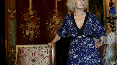 La duquesa de Alba posa en el palacio de Dueñas. EFE La duquesa de Alba posa en el palacio de Dueñas. EFE