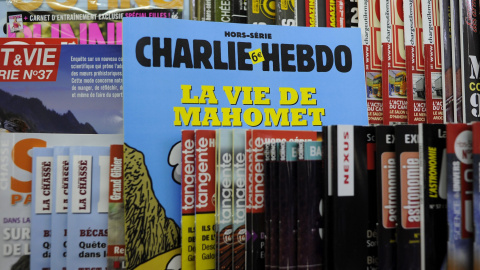 Imagen de archivo fechada el 2 de enero de 2013 que muestra una edición especial del periódico satírico francés 'Charlie Hebdo'. EFE/Yoan Valat