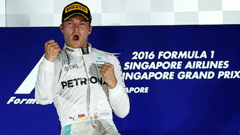 El alemán Nico Rosberg celebra su victoria en Singapur. REUTERS/Jeremy Lee El alemán Nico Rosberg celebra su victoria en Singapur. REUTERS/Jeremy Lee