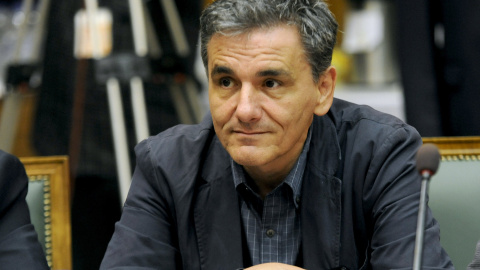 El ministro griego de Finanzas, Euclides Tsakalotos, en la primera reunión del gabinete de Alexis Tsipras tras las elecciones del pasado día 20 de septiembre. REUTERS/Michalis Karagiannis El ministro griego de Finanzas, Euclides Tsakalotos, en la primera reunión del gabinete de Alexis Tsipras tras las elecciones del pasado día 20 de septiembre. REUTERS/Michalis Karagiannis