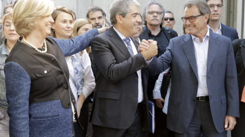 El exconseller Francesc Homs (c), acompañado por el expresidente catalán Artur Mas y la exconsellera de Educación, Irene Rigau, a su llegada al Tribunal Supremo donde declara hoy como investigado por su papel en la consulta soberanista del El exconseller Francesc Homs (c), acompañado por el expresidente catalán Artur Mas y la exconsellera de Educación, Irene Rigau, a su llegada al Tribunal Supremo donde declara hoy como investigado por su papel en la consulta soberanista del