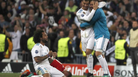 Los jugadores del del Real Madrid (i-d) Marcelo, Cristiano Ronaldo y Benzemá celebran la clasificación para la final, al término del partido de vuelta de las semifinales de la Liga de Campeones ante el Bayern Munich disputado esta noche en Los jugadores del del Real Madrid (i-d) Marcelo, Cristiano Ronaldo y Benzemá celebran la clasificación para la final, al término del partido de vuelta de las semifinales de la Liga de Campeones ante el Bayern Munich disputado esta noche en