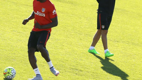 El entrenador del Atlético de Madrid, el argentino Diego Simeone (d), y el delantero colombiano Jackson Martínez. /EFE El entrenador del Atlético de Madrid, el argentino Diego Simeone (d), y el delantero colombiano Jackson Martínez. /EFE
