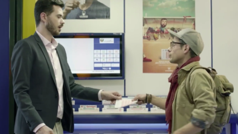 Imagen de la campaña 'Dos hombres y un boleto', de la Sociedad Estatal de Loterías y Apuesta del Estado (SELAE) Imagen de la campaña 'Dos hombres y un boleto', de la Sociedad Estatal de Loterías y Apuesta del Estado (SELAE)