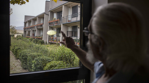 Jaime Moreno, socio y uno de los fundadores de Trabensol, explica la orientación de los apartamentos del complejo.- JAIRO VARGAS Jaime Moreno, socio y uno de los fundadores de Trabensol, explica la orientación de los apartamentos del complejo.- JAIRO VARGAS