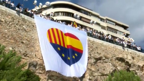 Logo 'tribandera' de Cs en un mitin en Tarragona. Logo 'tribandera' de Cs en un mitin en Tarragona.