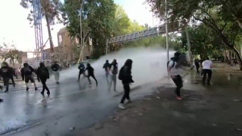 Continúan las protestas en Chile pese a las reformas anunciadas por Sebastián Piñera Continúan las protestas en Chile pese a las reformas anunciadas por Sebastián Piñera