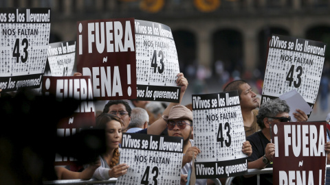 Familiares de los desaparecidos protestan en la calle. REUTERS/Henry Romero Familiares de los desaparecidos protestan en la calle. REUTERS/Henry Romero