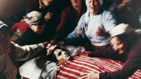 Funeral en Kosovo, Dragobil. Enric Folgosa Martí.- CAIXAFORUM Funeral en Kosovo, Dragobil. Enric Folgosa Martí.- CAIXAFORUM