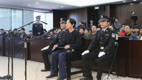 Jaycee Chan, el hijo del actor Jackier Chan, sentado en el banquillo antes de escuchar la sentencia que le ha condenado a seis meses de prisión por un delito de drogas en China. REUTERS/Beijing Dongcheng People's Court Jaycee Chan, el hijo del actor Jackier Chan, sentado en el banquillo antes de escuchar la sentencia que le ha condenado a seis meses de prisión por un delito de drogas en China. REUTERS/Beijing Dongcheng People's Court