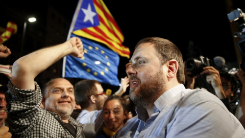 Oriol Junqueras celebrando los resultados vanzados por el sondeo de TV3./ REUTERS Oriol Junqueras celebrando los resultados vanzados por el sondeo de TV3./ REUTERS