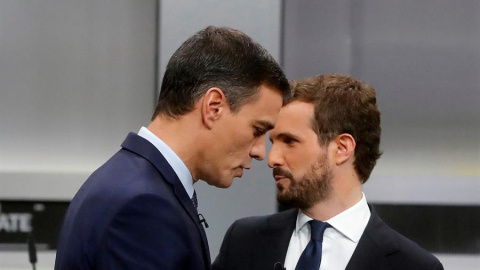 El lider del PP, Pablo Casado, y el del PSOE, Pedro Sánchez, durante el debate electoral El lider del PP, Pablo Casado, y el del PSOE, Pedro Sánchez, durante el debate electoral
