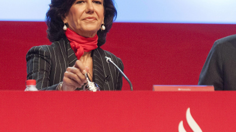 La presidenta del Banco Santander, Ana Patricia Botín, en la junta de accionistas de la entidad celebrada el pasado septiembre. EFE La presidenta del Banco Santander, Ana Patricia Botín, en la junta de accionistas de la entidad celebrada el pasado septiembre. EFE