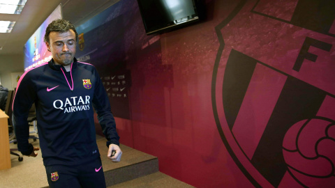 El entrenador del FC Barcelona, Luis Enrique, tras finalizar la rueda de prensa previa al partido de liga que disputarán el domingo ante el Atlético de Madrid en el Camp Nou - EFE/Toni Albir El entrenador del FC Barcelona, Luis Enrique, tras finalizar la rueda de prensa previa al partido de liga que disputarán el domingo ante el Atlético de Madrid en el Camp Nou - EFE/Toni Albir