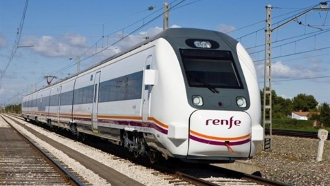 Tren de cercanías de Renfe. E.P. Tren de cercanías de Renfe. E.P.