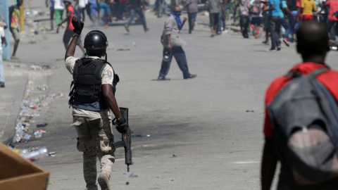 Intervención policial en las protestas vividas en Puerto Príncipe, la capital de Haití. / Reuters Intervención policial en las protestas vividas en Puerto Príncipe, la capital de Haití. / Reuters