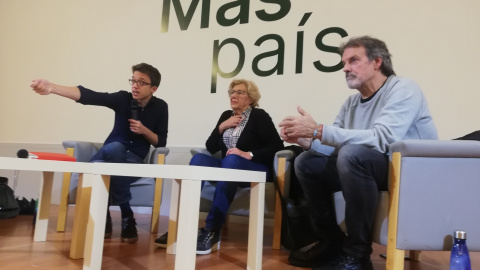 El candidato de Más País, Iñigo Errejón, junto a la ex alcaldesa Manuela Carmena y el cabeza de lista por Bizkaia, Txema Urkijo, este martes en Bilbao. D.A. El candidato de Más País, Iñigo Errejón, junto a la ex alcaldesa Manuela Carmena y el cabeza de lista por Bizkaia, Txema Urkijo, este martes en Bilbao. D.A.