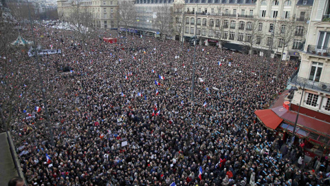 A general view shows hundreds of thousands of French citizens taking part in a solidarity march (Marche Republicaine) in the streets of Paris January 11, 2015. French citizens will be joined by dozens of foreign leaders, among them Arab and