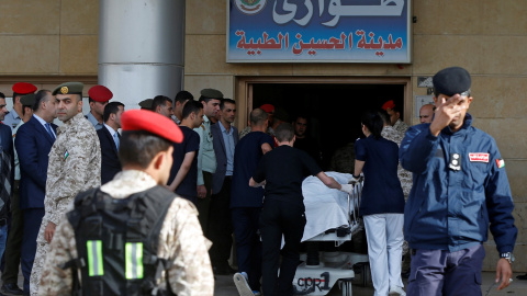 06/11/2019 - Trasladan a un turista herido al hospital tras ser apuñalado en las ruinas de Jerash. / REUTERS - MUHAMMAD HAMED 06/11/2019 - Trasladan a un turista herido al hospital tras ser apuñalado en las ruinas de Jerash. / REUTERS - MUHAMMAD HAMED