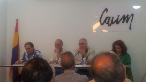 Francisco Delgado, presidente de Europa Laica; Francisco Frutos, ex secretario general del PCE y Lidia Falcón, presidenta del partido Feminista en la presentación de "Es la hora de la III República". Francisco Delgado, presidente de Europa Laica; Francisco Frutos, ex secretario general del PCE y Lidia Falcón, presidenta del partido Feminista en la presentación de "Es la hora de la III República".