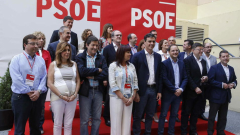 El líder socialista, Pedro Sánchez, en una reunión con los barones del partido en la sede de la madrileña calle de Ferraz. EFE El líder socialista, Pedro Sánchez, en una reunión con los barones del partido en la sede de la madrileña calle de Ferraz. EFE