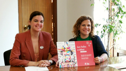 Sandra Gómez y Pilar Bernabé, durante la presentación de Falles a Debat. PSOE Sandra Gómez y Pilar Bernabé, durante la presentación de Falles a Debat. PSOE
