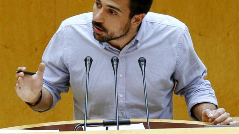 El senador de Podemos José Ramón Espinar Merino, durante su intervención hoy en el debate a los vetos presentados por toda la oposición al proyecto de Ley de Presupuestos Generales del Estado de 2016 en el pleno del Senado. EFE/Sergio Barre El senador de Podemos José Ramón Espinar Merino, durante su intervención hoy en el debate a los vetos presentados por toda la oposición al proyecto de Ley de Presupuestos Generales del Estado de 2016 en el pleno del Senado. EFE/Sergio Barre