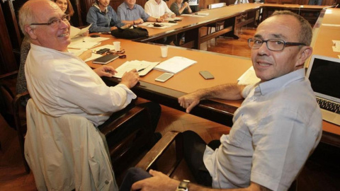 Joan Coscubiela, de ICV, a la derecha, con Lluís Rabell, en una reunion de los diputados de Cataluya Sí que es Pot. EFE Joan Coscubiela, de ICV, a la derecha, con Lluís Rabell, en una reunion de los diputados de Cataluya Sí que es Pot. EFE