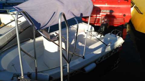Embarcación de alquiler de Costa Blanca Marine bloqueada por barcos de Cervera. AIP AGENCIA Embarcación de alquiler de Costa Blanca Marine bloqueada por barcos de Cervera. AIP AGENCIA