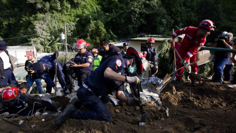 Deslizamiento de tierra se cobra la vida de cinco personas en Guatemala. EFE.