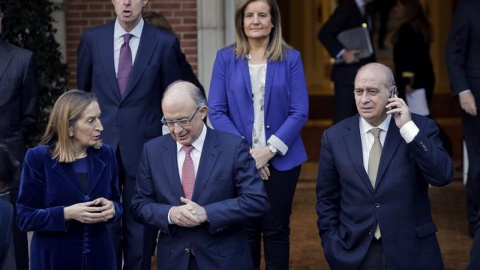 El ministro del Interior, Jorge Fernández Díaz, en la escalinata del Palacio de la Moncloa antes del Consejo de Ministros. - EFE El ministro del Interior, Jorge Fernández Díaz, en la escalinata del Palacio de la Moncloa antes del Consejo de Ministros. - EFE