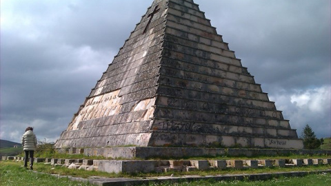 Pirámide de los italianos Pirámide de los italianos