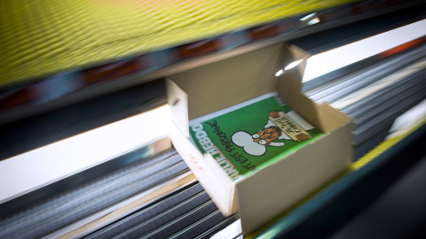 Una foto de la edición de la revista ratifica Charlie Ebdo tras el atentado terrorista de París. /MARTIN BUREAU (AFP) Una foto de la edición de la revista ratifica Charlie Ebdo tras el atentado terrorista de París. /MARTIN BUREAU (AFP)