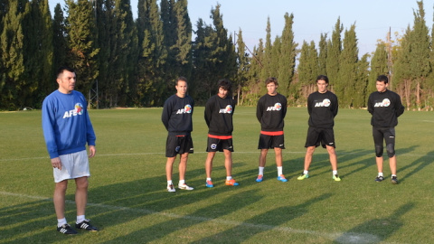Luis Cembranos (i.) dirige una de las jornadas de preparación. Luis Cembranos (i.) dirige una de las jornadas de preparación.