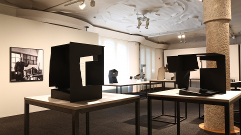 La Fundación Catalunya-La Pedrera ha presentado hoy la exposición "Oteiza. La desocupación del espacio", muestra que efectúa un recorrido por todas las etapas del trabajo del artista vasco, uno de los referentes de la escultura de la segund