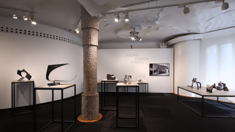La Fundación Catalunya-La Pedrera ha presentado hoy la exposición "Oteiza. La desocupación del espacio", muestra que efectúa un recorrido por todas las etapas del trabajo del artista vasco, uno de los referentes de la escultura de la segund