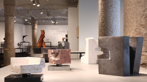 La Fundación Catalunya-La Pedrera ha presentado hoy la exposición "Oteiza. La desocupación del espacio", muestra que efectúa un recorrido por todas las etapas del trabajo del artista vasco, uno de los referentes de la escultura de la segund